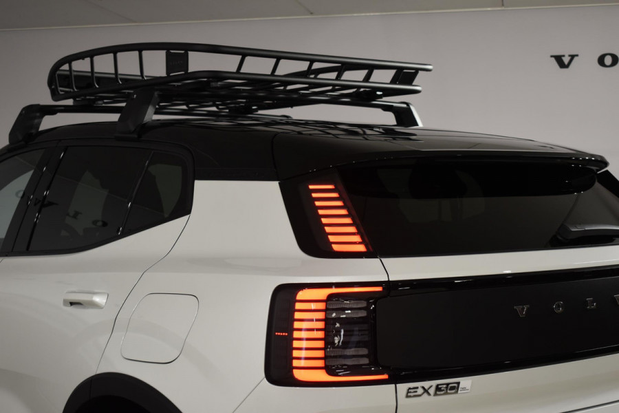 Volvo EX30 Cross Country Twin Motor Performance Ultra 69 kWh / Extra getint glas / Cross Country Experience-Pakket