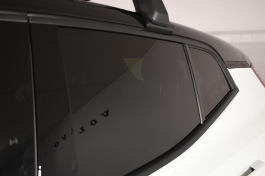 Volvo EX30 Cross Country Twin Motor Performance Ultra 69 kWh / Extra getint glas / Cross Country Experience-Pakket