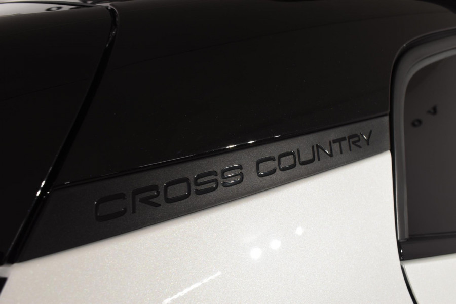 Volvo EX30 Cross Country Twin Motor Performance Ultra 69 kWh / Extra getint glas / Cross Country Experience-Pakket