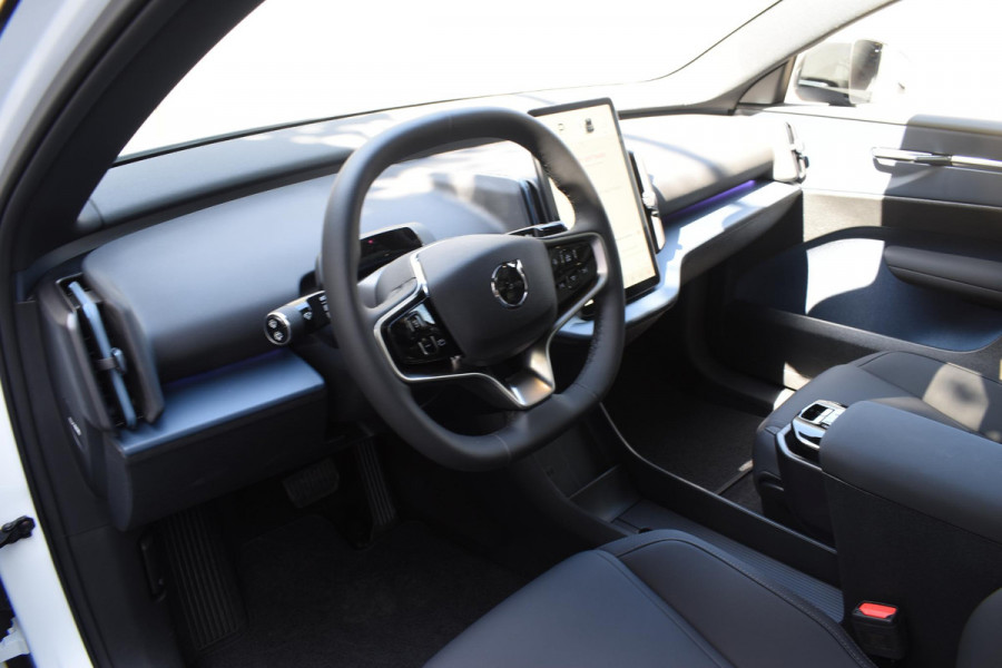 Volvo EX30 Cross Country Twin Motor Performance Ultra 69 kWh / Extra getint glas / Cross Country Experience-Pakket