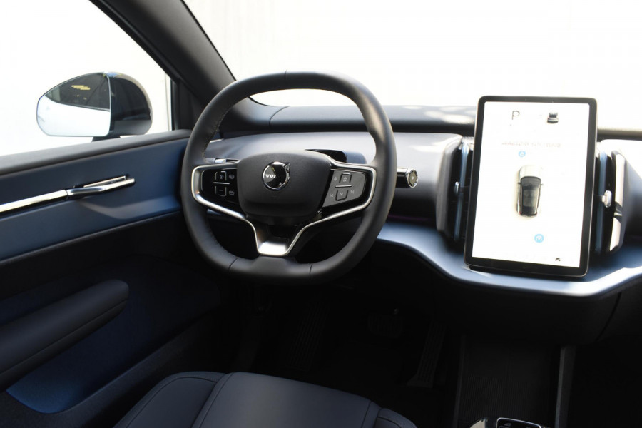Volvo EX30 Cross Country Twin Motor Performance Ultra 69 kWh / Extra getint glas / Cross Country Experience-Pakket