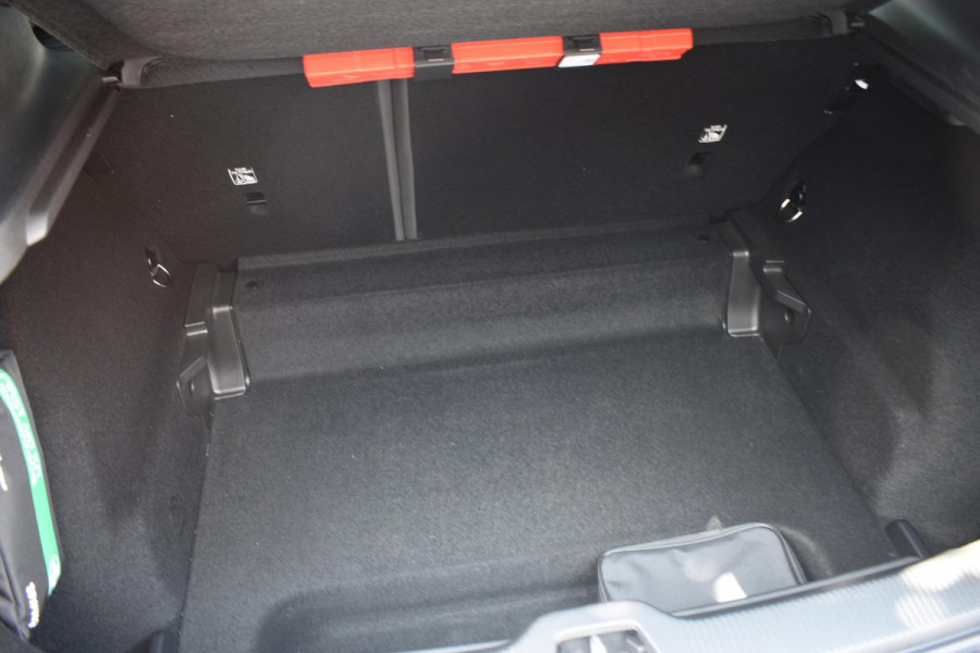 Volvo EX30 Cross Country Twin Motor Performance Ultra 69 kWh / Extra getint glas / Cross Country Experience-Pakket