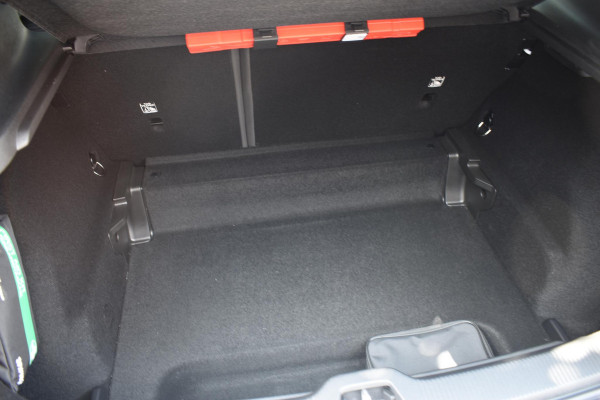 Volvo EX30 Cross Country Twin Motor Performance Ultra 69 kWh / Extra getint glas / Cross Country Experience-Pakket