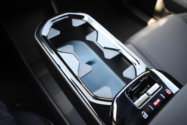 Volvo EX30 Cross Country Twin Motor Performance Ultra 69 kWh / Extra getint glas / Cross Country Experience-Pakket