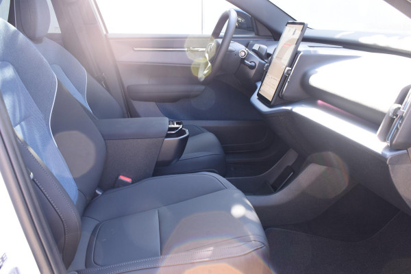 Volvo EX30 Cross Country Twin Motor Performance Ultra 69 kWh / Extra getint glas / Cross Country Experience-Pakket