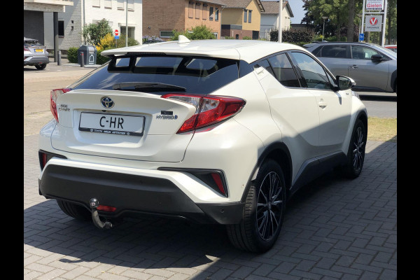 Toyota C-HR 1.8 Hybrid Executive | Trekhaak, Dodehoekherkenning, Navigatie, Parkeersensoren, Stoel + Stuurverwarming