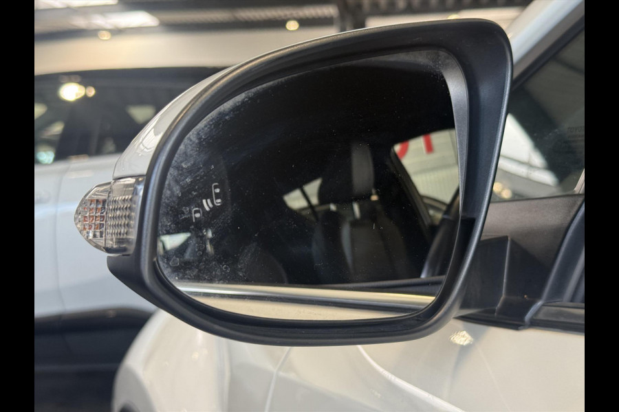 Toyota C-HR 1.8 Hybrid Executive | Trekhaak, Dodehoekherkenning, Navigatie, Parkeersensoren, Stoel + Stuurverwarming