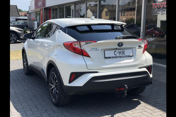Toyota C-HR 1.8 Hybrid Executive | Trekhaak, Dodehoekherkenning, Navigatie, Parkeersensoren, Stoel + Stuurverwarming