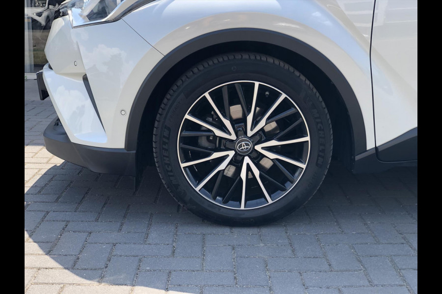 Toyota C-HR 1.8 Hybrid Executive | Trekhaak, Dodehoekherkenning, Navigatie, Parkeersensoren, Stoel + Stuurverwarming