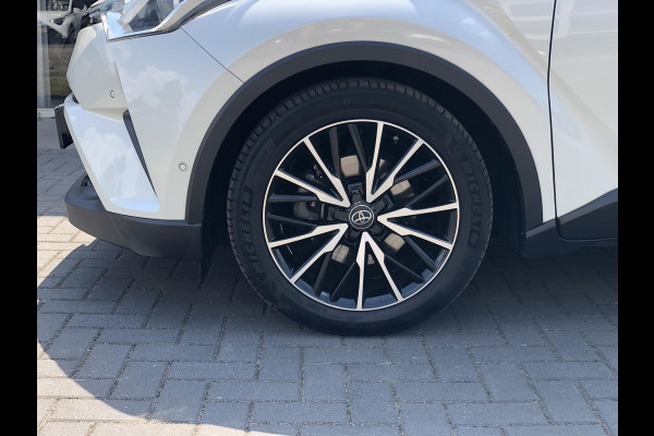 Toyota C-HR 1.8 Hybrid Executive | Trekhaak, Dodehoekherkenning, Navigatie, Parkeersensoren, Stoel + Stuurverwarming