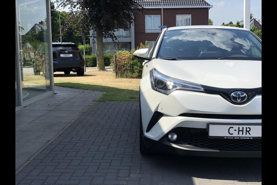 Toyota C-HR 1.8 Hybrid Executive | Trekhaak, Dodehoekherkenning, Navigatie, Parkeersensoren, Stoel + Stuurverwarming