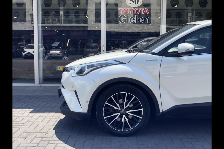 Toyota C-HR 1.8 Hybrid Executive | Trekhaak, Dodehoekherkenning, Navigatie, Parkeersensoren, Stoel + Stuurverwarming