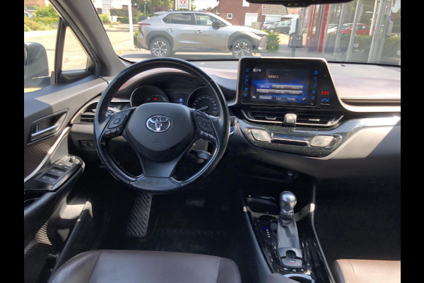 Toyota C-HR 1.8 Hybrid Executive | Trekhaak, Dodehoekherkenning, Navigatie, Parkeersensoren, Stoel + Stuurverwarming