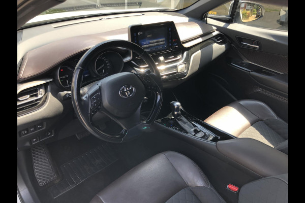 Toyota C-HR 1.8 Hybrid Executive | Trekhaak, Dodehoekherkenning, Navigatie, Parkeersensoren, Stoel + Stuurverwarming