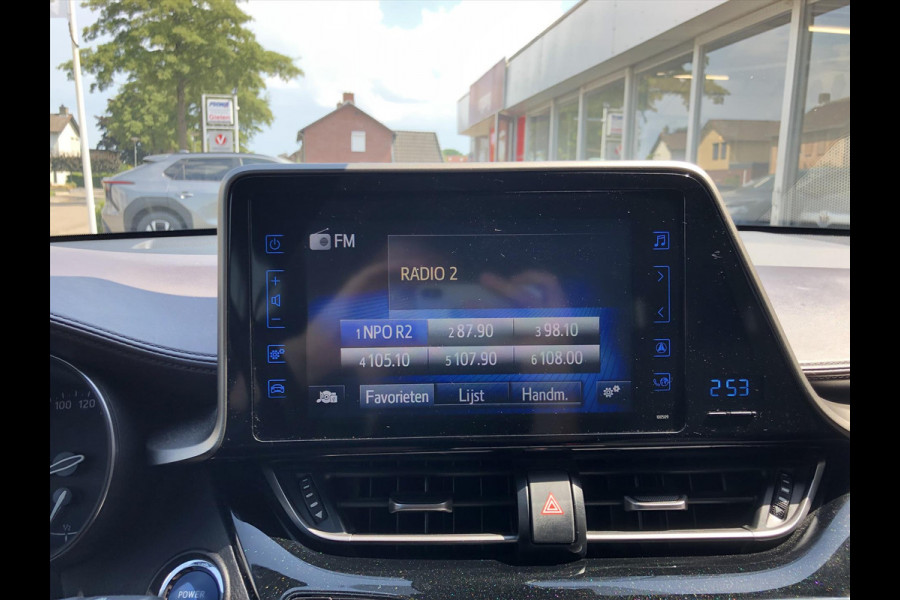 Toyota C-HR 1.8 Hybrid Executive | Trekhaak, Dodehoekherkenning, Navigatie, Parkeersensoren, Stoel + Stuurverwarming
