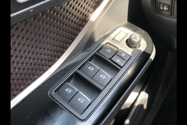 Toyota C-HR 1.8 Hybrid Executive | Trekhaak, Dodehoekherkenning, Navigatie, Parkeersensoren, Stoel + Stuurverwarming