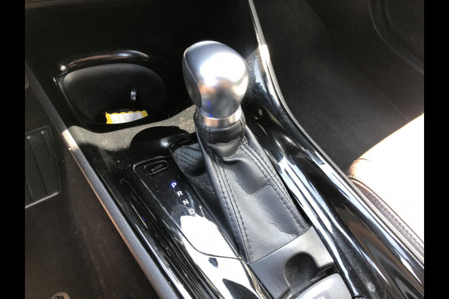 Toyota C-HR 1.8 Hybrid Executive | Trekhaak, Dodehoekherkenning, Navigatie, Parkeersensoren, Stoel + Stuurverwarming