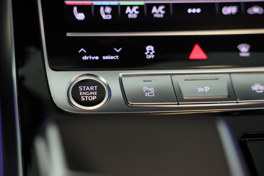 Audi Q7 55 TFSI e Quattro SQ7 Look / Head Up / RS Zetels / Leder / Memory / Acc / F1 / Lane Assist / Massage / Open Pano / 23 Inch