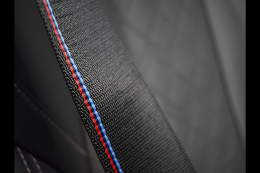 BMW i4 M50 High Executive 84 kWh | M-SPORT | SCHUIF -\- KANTELDAK | HARMAN KARDON | ELEKTR. VERST. STOELEN | STOEL- VERWARMING EN KOELI