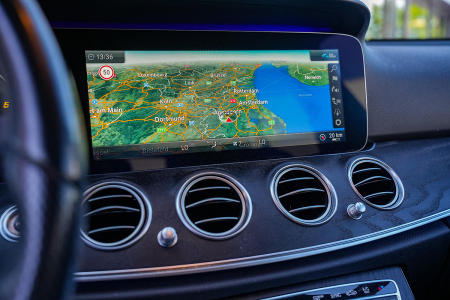 Mercedes-Benz E-Klasse Estate 220 d Sport Edition AMG Widescreen 360 Camera Trekhaak Ambient Leer