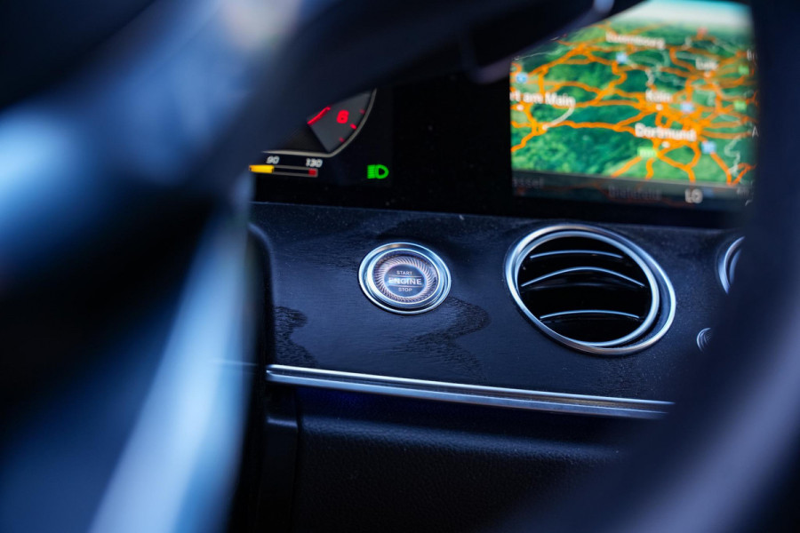 Mercedes-Benz E-Klasse Estate 220 d Sport Edition AMG Widescreen 360 Camera Trekhaak Ambient Leer
