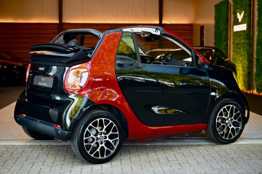 Smart Fortwo cabrio EQ Comfort PLUS 18 kWh Facelift - Leer - Stoelverwarming - Achteruitrijcamera - Cruise Control -