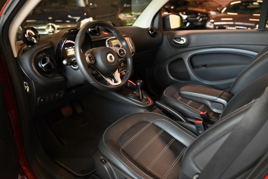 Smart Fortwo cabrio EQ Comfort PLUS 18 kWh Facelift - Leer - Stoelverwarming - Achteruitrijcamera - Cruise Control -