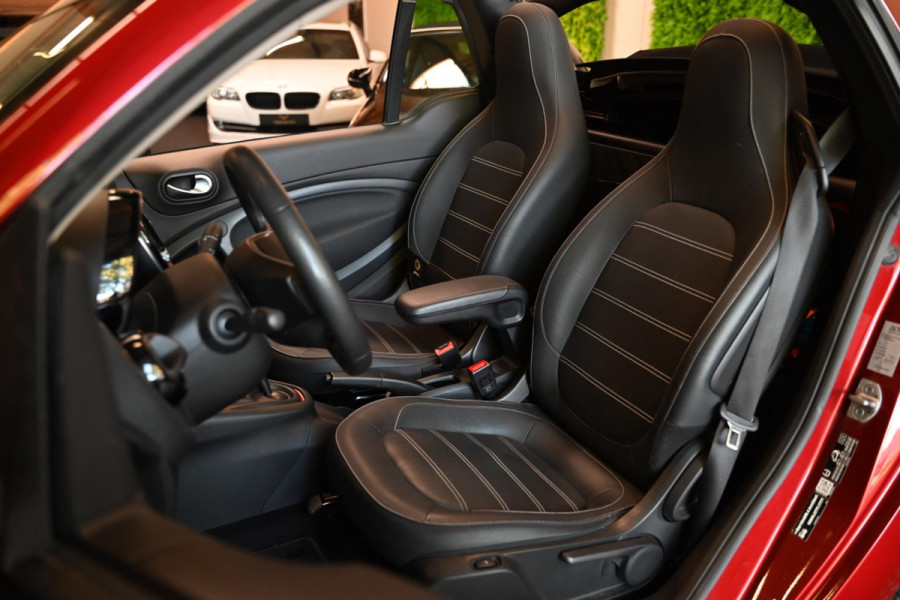 Smart Fortwo cabrio EQ Comfort PLUS 18 kWh Facelift - Leer - Stoelverwarming - Achteruitrijcamera - Cruise Control -