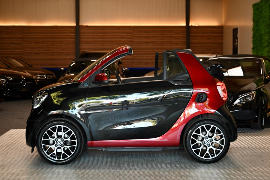 Smart Fortwo cabrio EQ Comfort PLUS 18 kWh Facelift - Leer - Stoelverwarming - Achteruitrijcamera - Cruise Control -