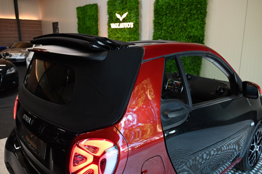 Smart Fortwo cabrio EQ Comfort PLUS 18 kWh Facelift - Leer - Stoelverwarming - Achteruitrijcamera - Cruise Control -