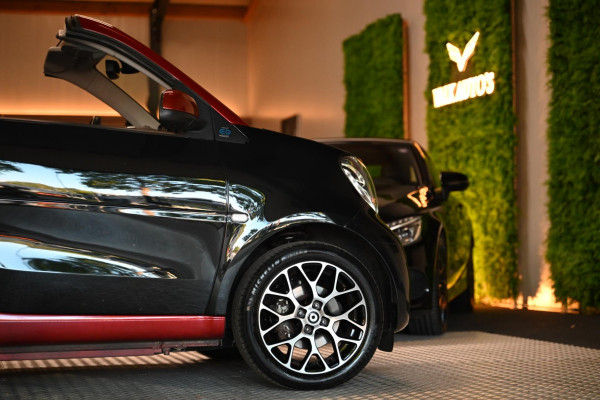 Smart Fortwo cabrio EQ Comfort PLUS 18 kWh Facelift - Leer - Stoelverwarming - Achteruitrijcamera - Cruise Control -