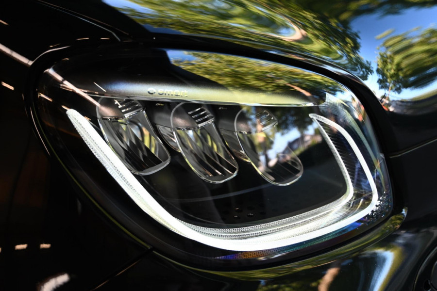 Smart Fortwo cabrio EQ Comfort PLUS 18 kWh Facelift - Leer - Stoelverwarming - Achteruitrijcamera - Cruise Control -