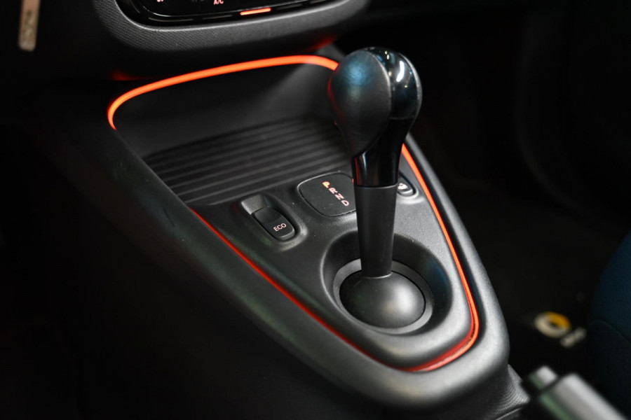Smart Fortwo cabrio EQ Comfort PLUS 18 kWh Facelift - Leer - Stoelverwarming - Achteruitrijcamera - Cruise Control -
