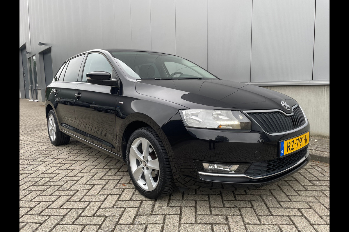 Škoda Rapid Spaceback 1.0 TSI Greentech Clever / Navigatie / Stoelverwarming Škoda Rapid Spaceback 1.0 TSI Greentech Clever / Navigatie / Stoelverwarming