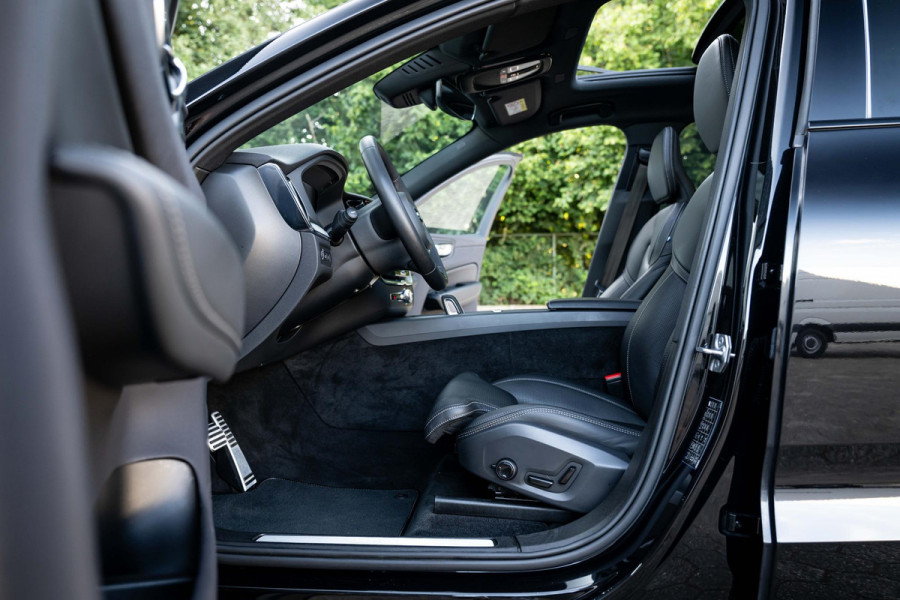 Volvo XC60 2.0 T6 AWD R-Design 398pk LONG RANGE Nappa Leder