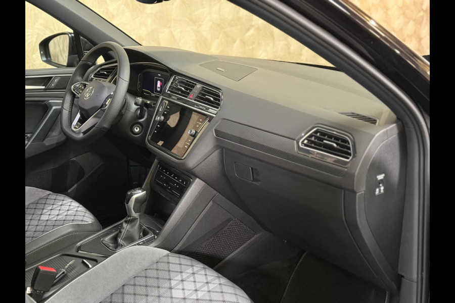 Volkswagen Tiguan 1.5 TSI R-Line | Pano | Camera | Sfeerverlichting | Stoel-/stuurverwarming | Trekhaak | DAB