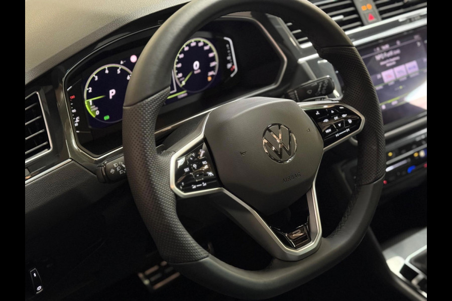 Volkswagen Tiguan 1.5 TSI R-Line | Pano | Camera | Sfeerverlichting | Stoel-/stuurverwarming | Trekhaak | DAB
