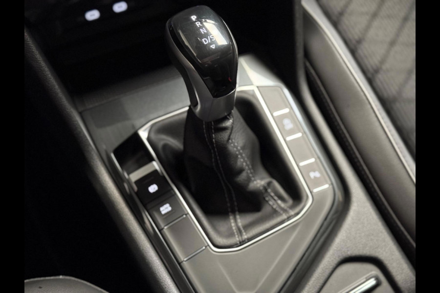 Volkswagen Tiguan 1.5 TSI R-Line | Pano | Camera | Sfeerverlichting | Stoel-/stuurverwarming | Trekhaak | DAB
