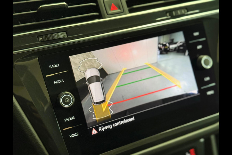Volkswagen Tiguan 1.5 TSI R-Line | Pano | Camera | Sfeerverlichting | Stoel-/stuurverwarming | Trekhaak | DAB