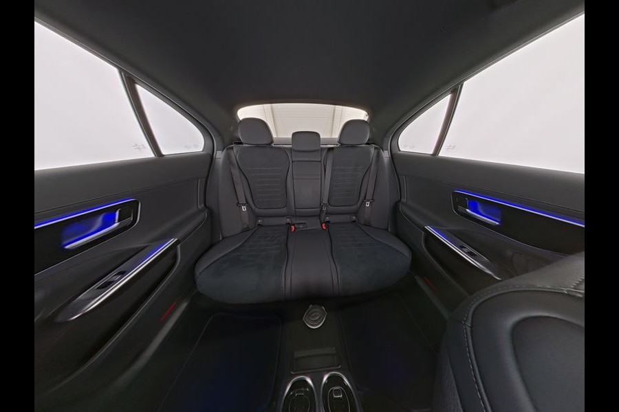 Mercedes-Benz C-Klasse 300 e AMG Plug-In Hybride | AMG Line | Night Pakket | Led Koplampen | Stuur en Stoelverwarming |
