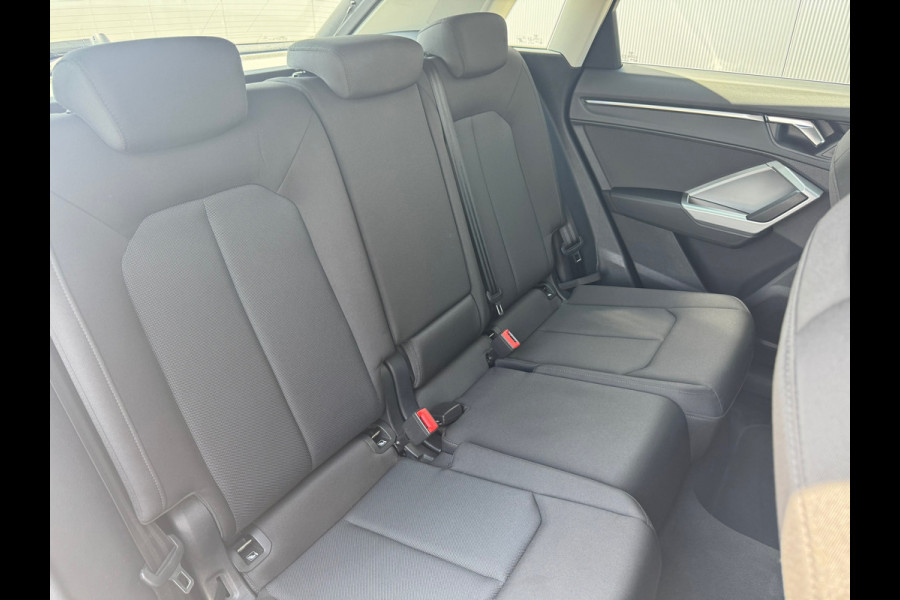 Audi Q3 35 TFSI * Sideass. * PDC v+a * Visueel Cockpit *