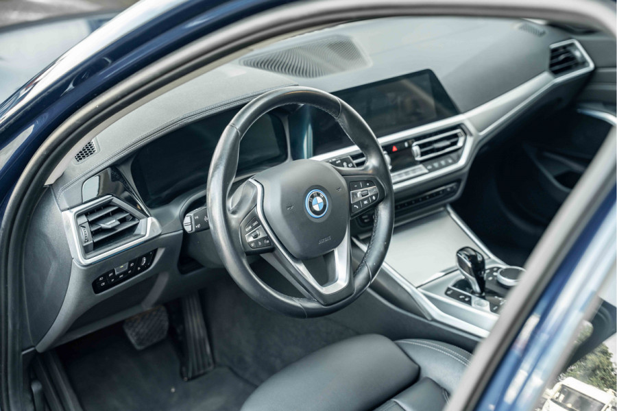 BMW 3 Serie Touring 320e Business Edition Plus | Sportstoelen Leder