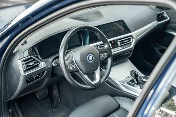 BMW 3 Serie Touring 320e Business Edition Plus | Sportstoelen Leder