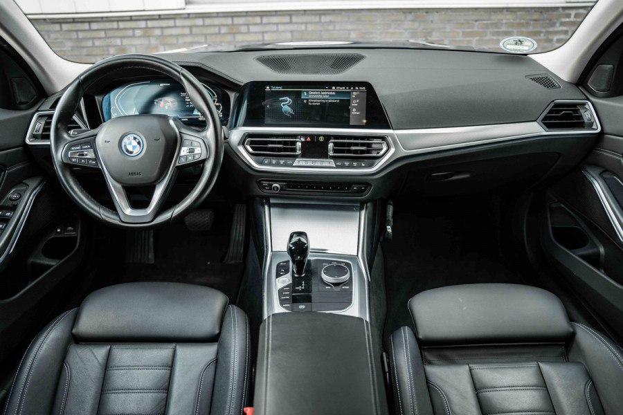 BMW 3 Serie Touring 320e Business Edition Plus | Sportstoelen Leder