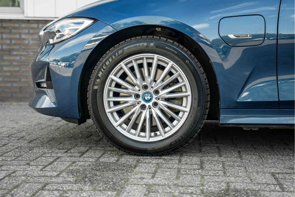 BMW 3 Serie Touring 320e Business Edition Plus | Sportstoelen Leder
