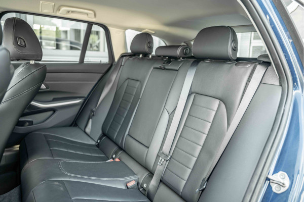 BMW 3 Serie Touring 320e Business Edition Plus | Sportstoelen Leder