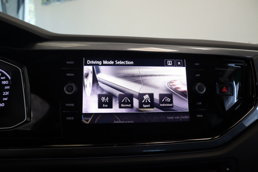 Volkswagen Polo 1.0 TSI Highline R-line Adaptive-Cruise Navigatie 17'Lmv 24 maanden garantie mogelijk (*vraag naar de voorwaarden)