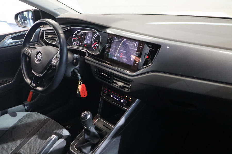 Volkswagen Polo 1.0 TSI Highline R-line Adaptive-Cruise Navigatie 17'Lmv 24 maanden garantie mogelijk (*vraag naar de voorwaarden)