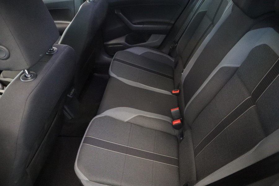 Volkswagen Polo 1.0 TSI Highline R-line Adaptive-Cruise Navigatie 17'Lmv 24 maanden garantie mogelijk (*vraag naar de voorwaarden)