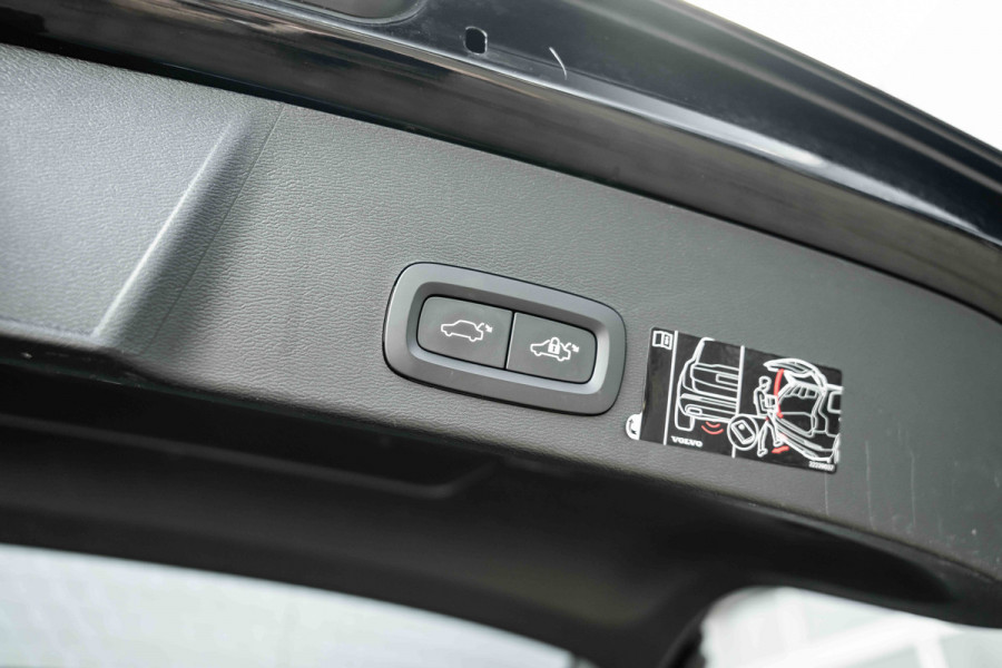 Volvo XC40 2.0 B4 Inscription 198PK | Sporstoelen leder | Harman Kardon